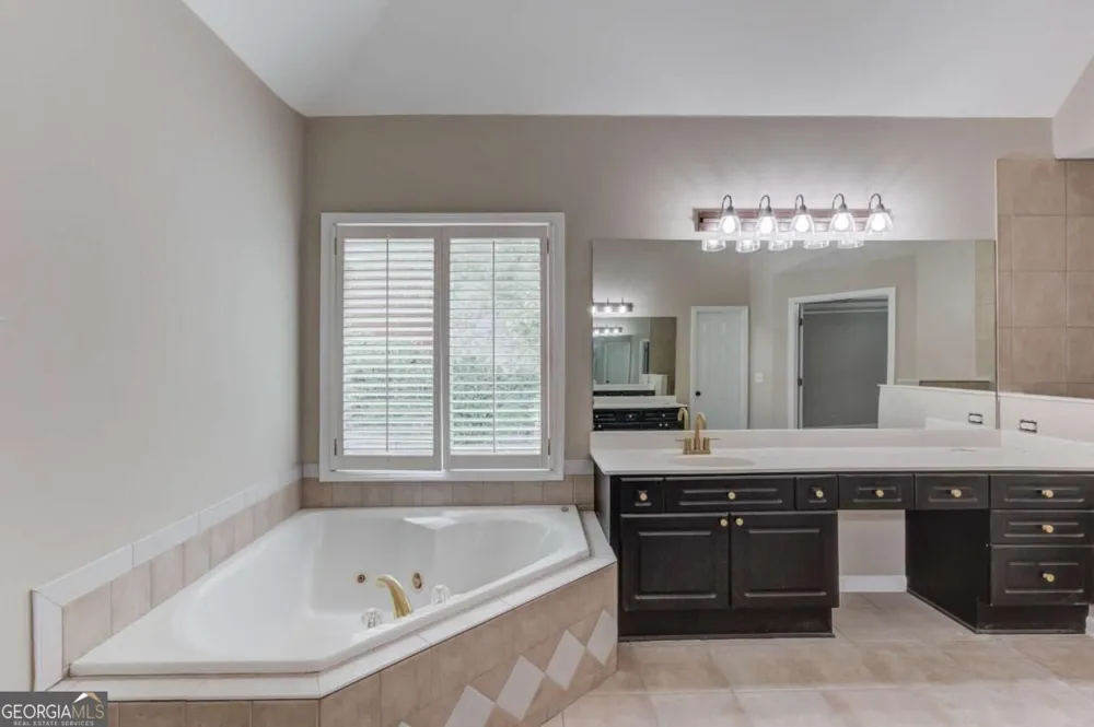 1920 Woods River LN Duluth, GA 30097