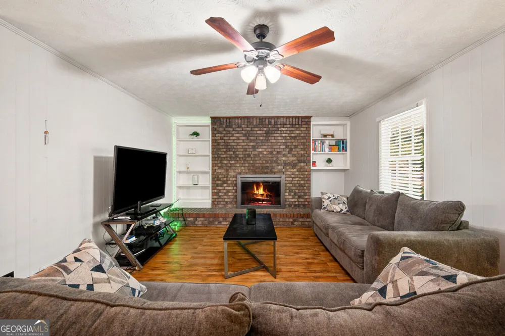 556 Auburn RD Auburn, GA 30011