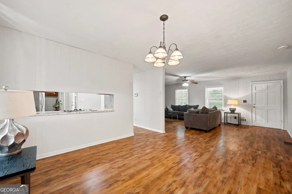 556 Auburn RD Auburn, GA 30011