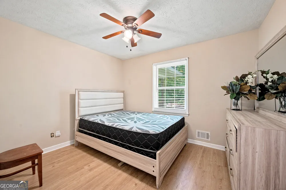 556 Auburn RD Auburn, GA 30011