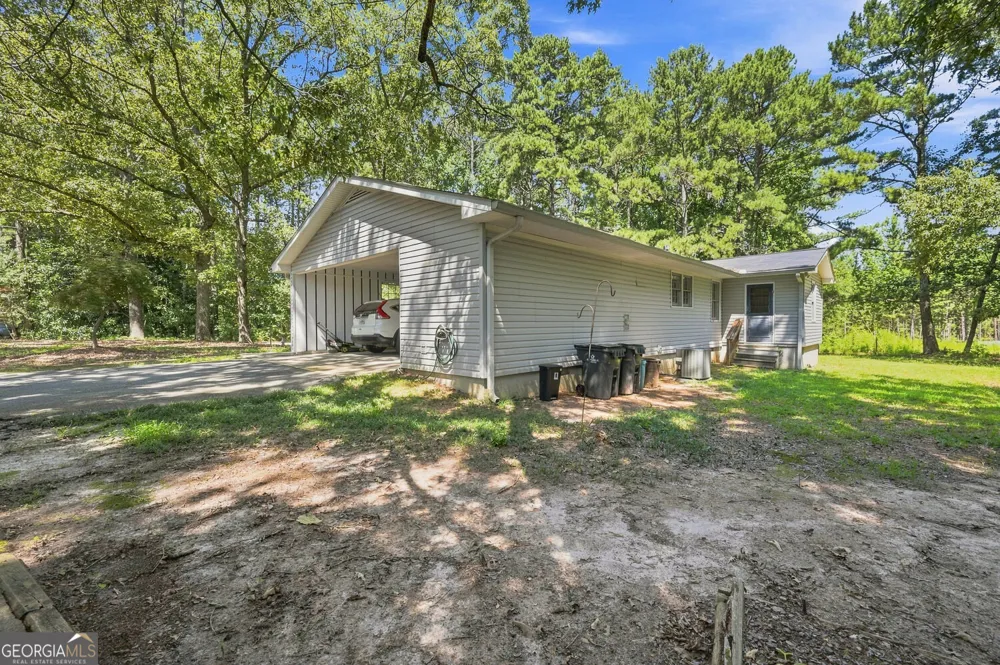 556 Auburn RD Auburn, GA 30011