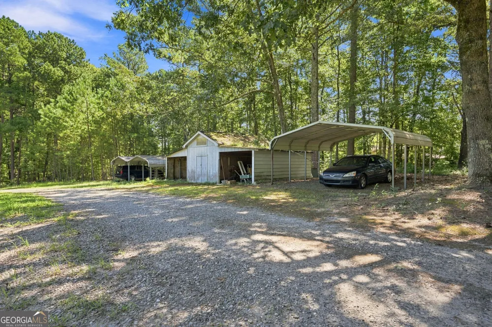 556 Auburn RD Auburn, GA 30011