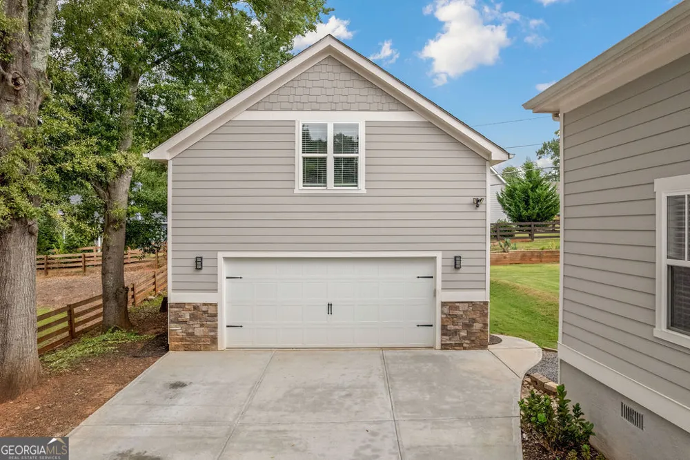 27 E Hill ST Newnan, GA 30263