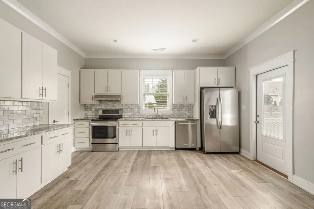 27 E Hill ST Newnan, GA 30263
