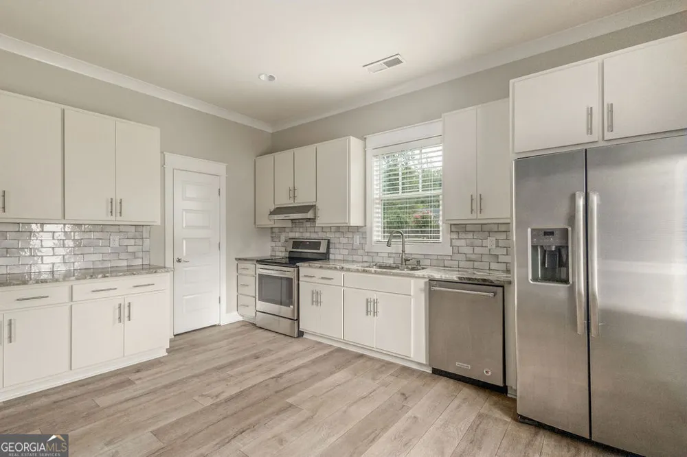 27 E Hill ST Newnan, GA 30263
