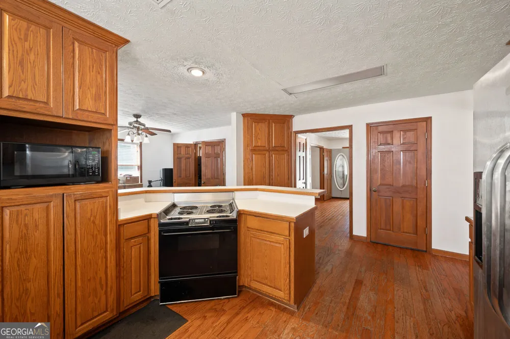 558 Auburn RD Auburn, GA 30011