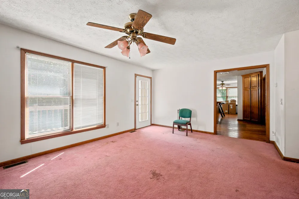 558 Auburn RD Auburn, GA 30011