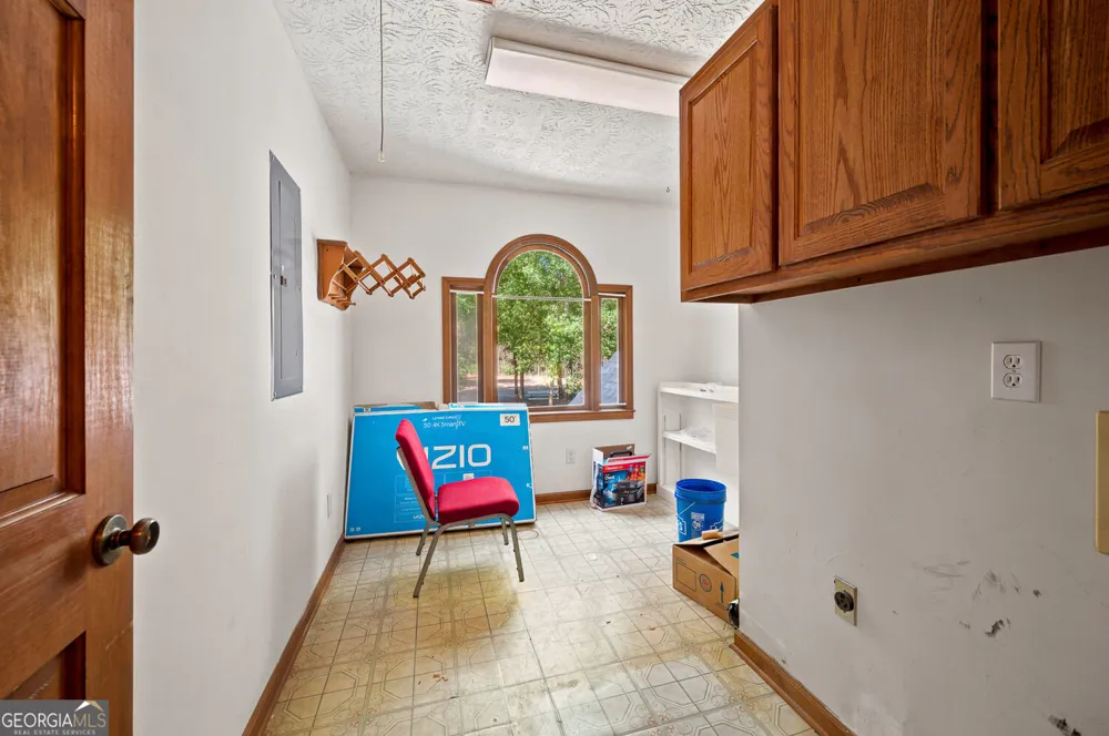 558 Auburn RD Auburn, GA 30011