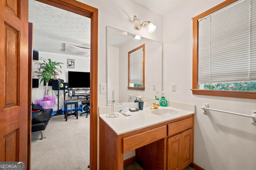558 Auburn RD Auburn, GA 30011