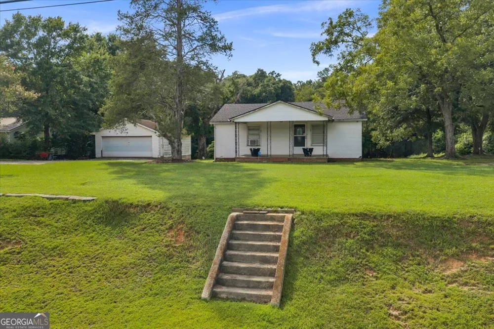 6043 Hawkinsville RD Macon, GA 31216