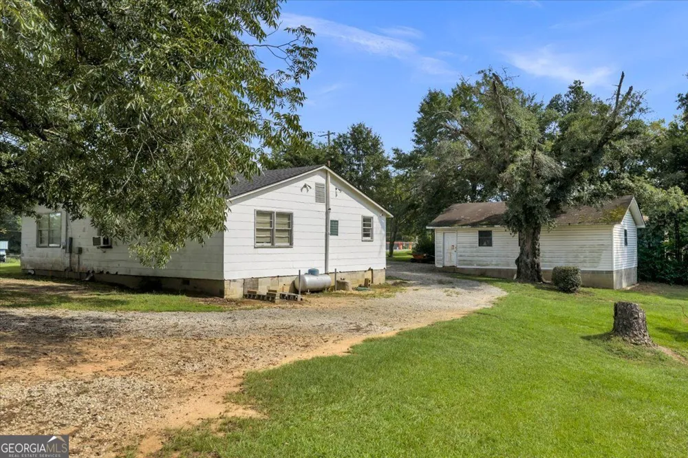 6043 Hawkinsville RD Macon, GA 31216