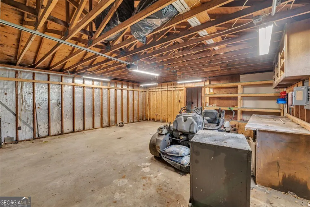 6043 Hawkinsville RD Macon, GA 31216