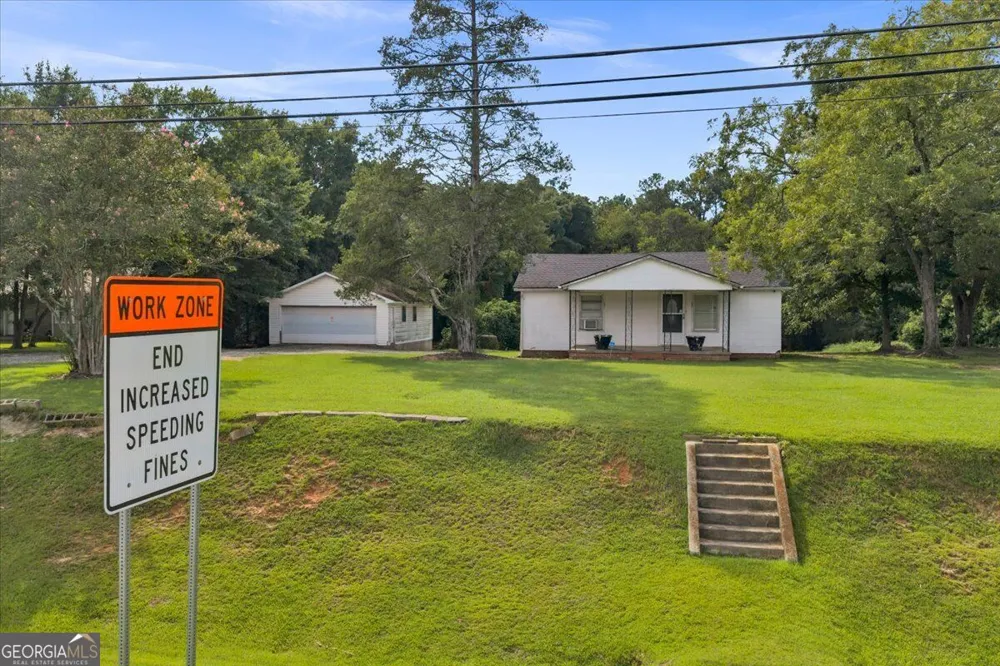6043 Hawkinsville RD Macon, GA 31216