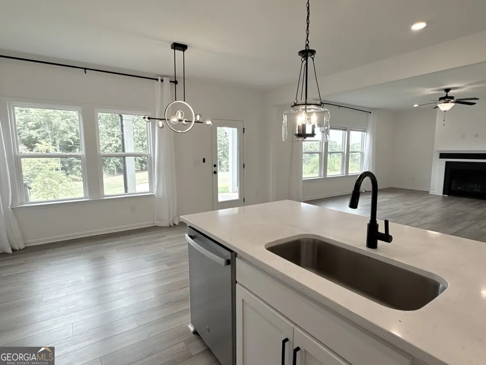 207 Foxhill DR Dawsonville, GA 30534