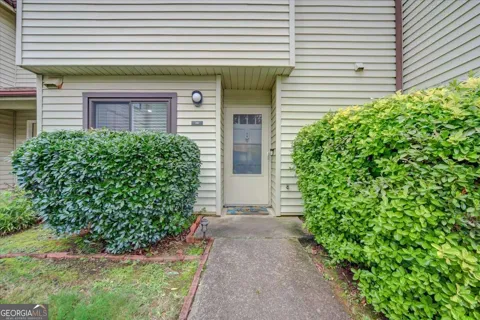 1182 Country CT
