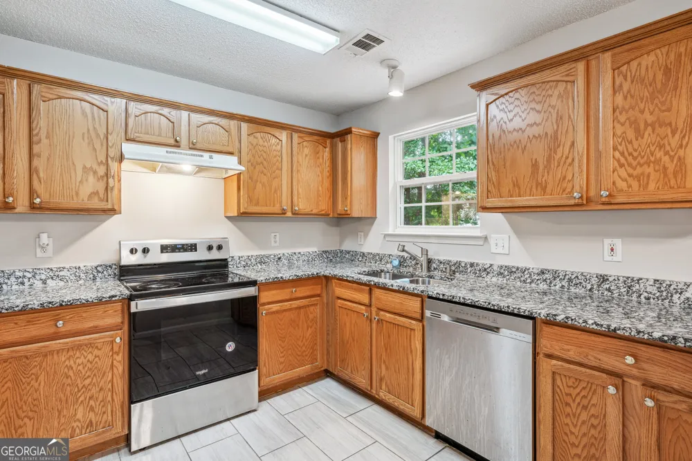 5849 Amerson LN Ellenwood, GA 30294