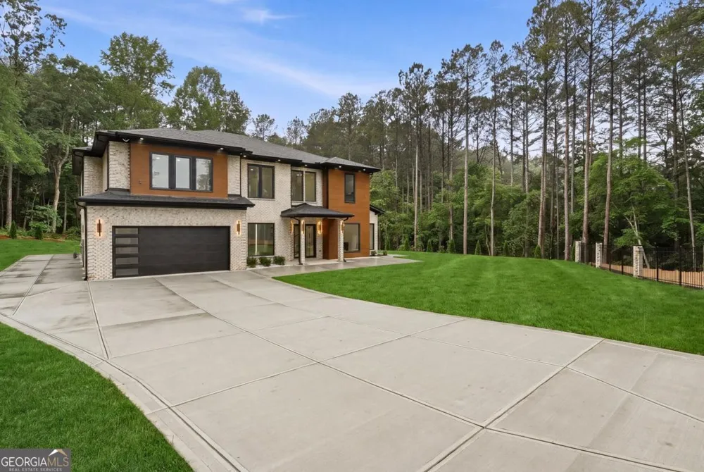 1563 Whitley RD Dacula, GA 30019