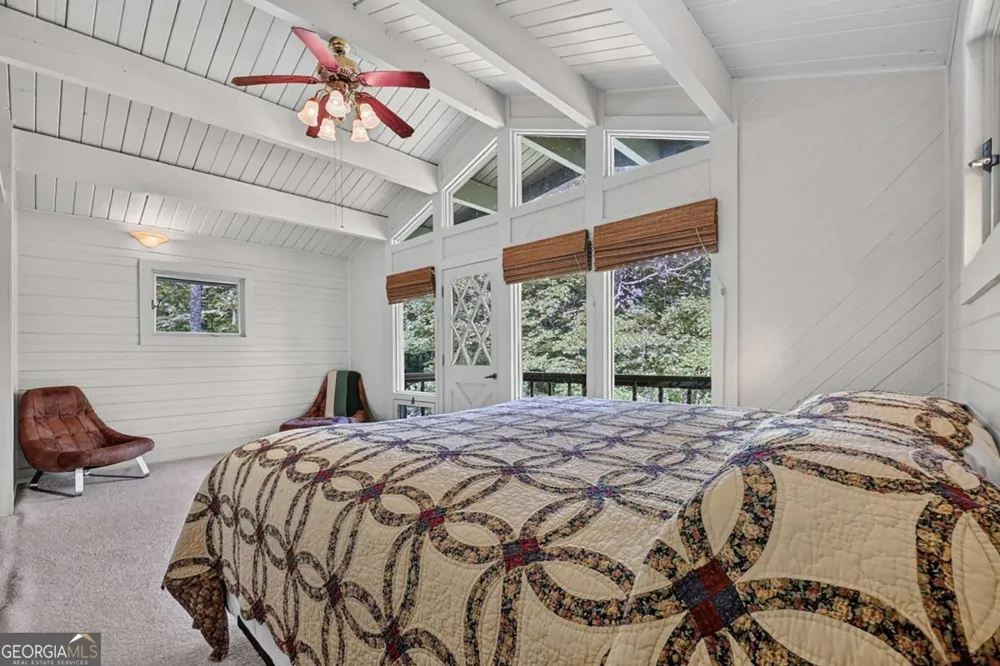 685 Cross CRK Mineral Bluff, GA 30559