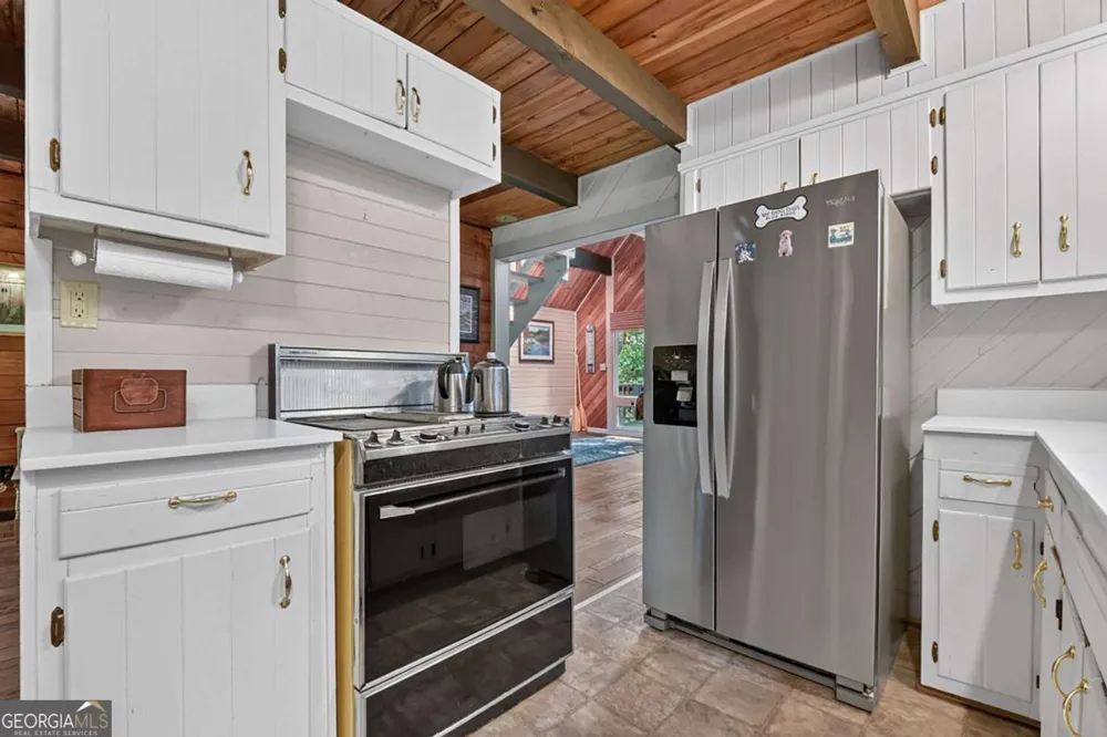 685 Cross CRK Mineral Bluff, GA 30559