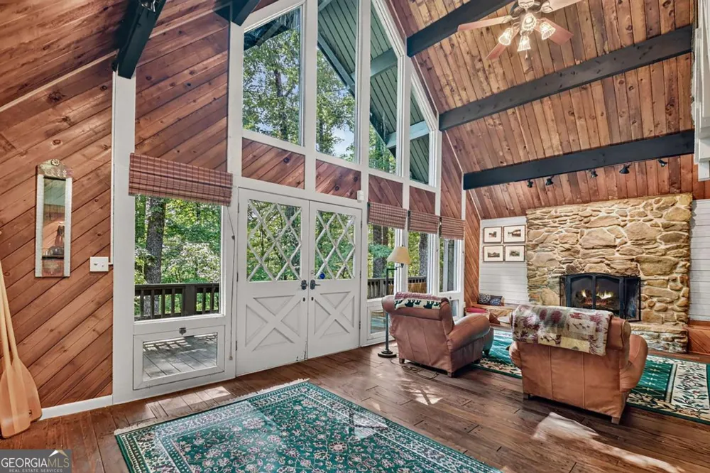 685 Cross CRK Mineral Bluff, GA 30559
