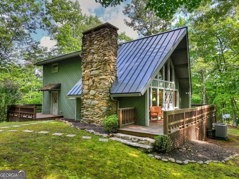 685 Cross CRK Mineral Bluff, GA 30559