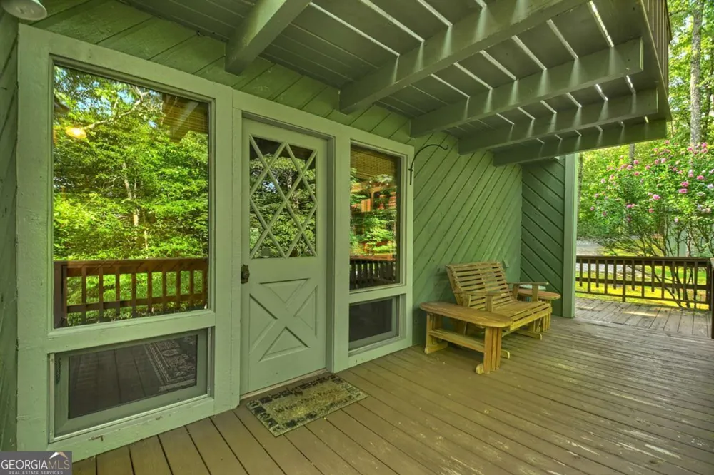 685 Cross CRK Mineral Bluff, GA 30559