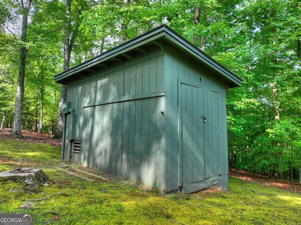 685 Cross CRK Mineral Bluff, GA 30559