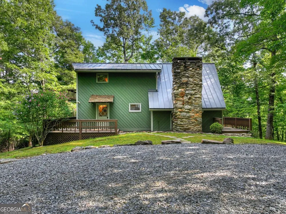 685 Cross CRK Mineral Bluff, GA 30559