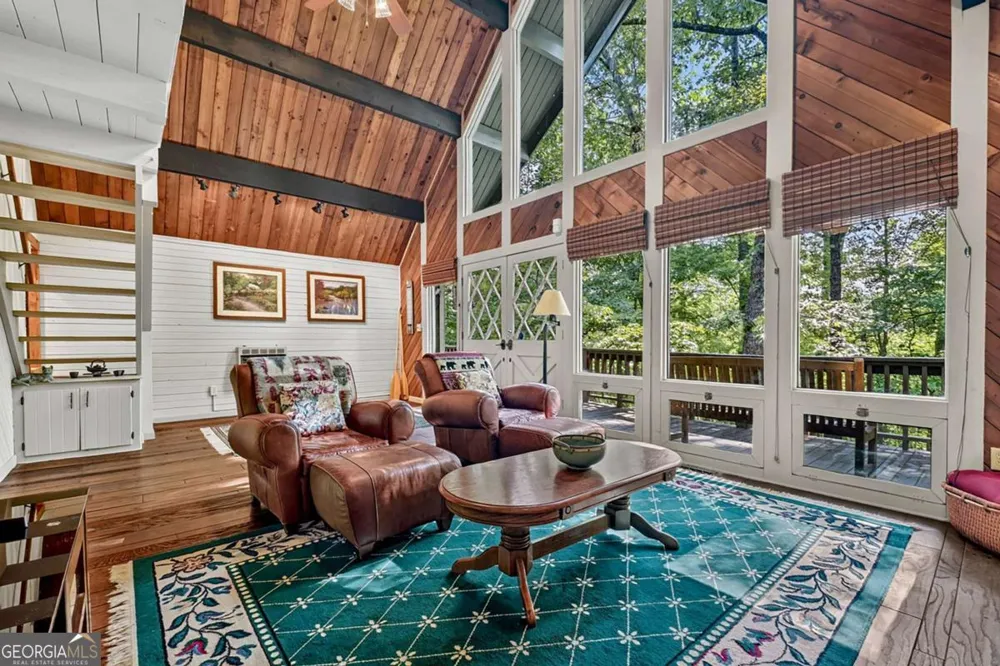 685 Cross CRK Mineral Bluff, GA 30559