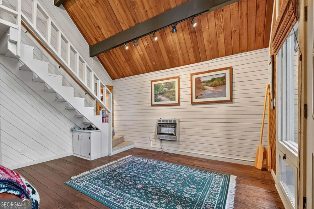 685 Cross CRK Mineral Bluff, GA 30559