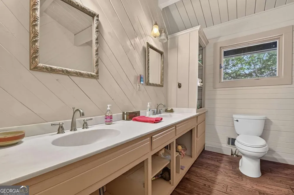 685 Cross CRK Mineral Bluff, GA 30559