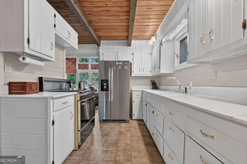 685 Cross CRK Mineral Bluff, GA 30559