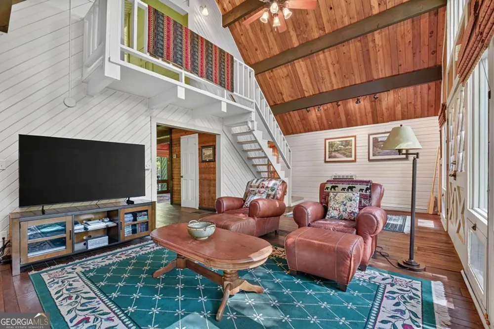 685 Cross CRK Mineral Bluff, GA 30559