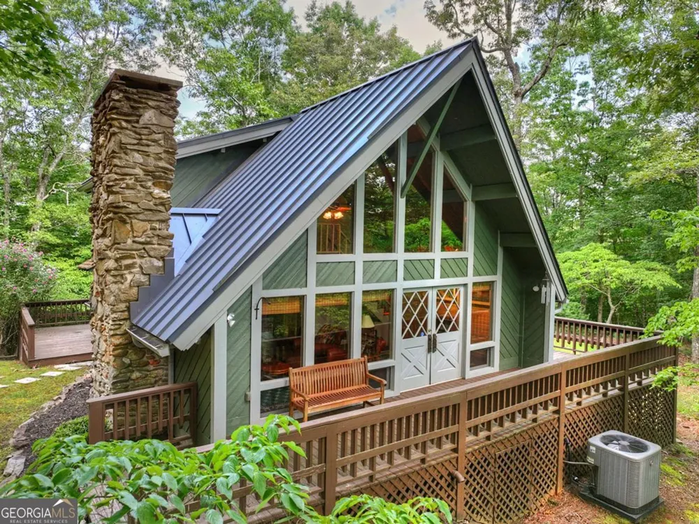 685 Cross CRK Mineral Bluff, GA 30559
