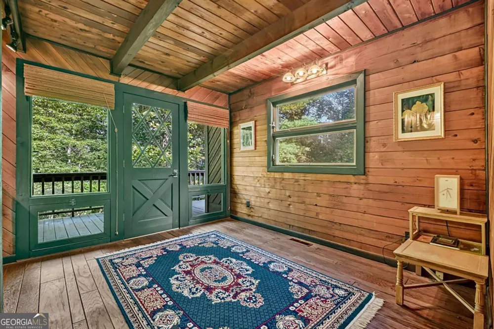 685 Cross CRK Mineral Bluff, GA 30559
