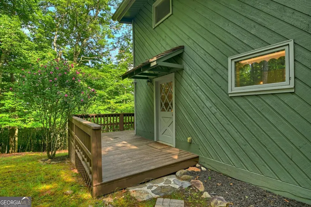 685 Cross CRK Mineral Bluff, GA 30559