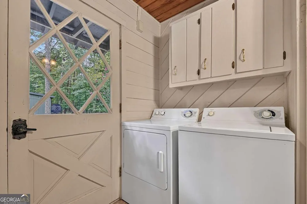 685 Cross CRK Mineral Bluff, GA 30559