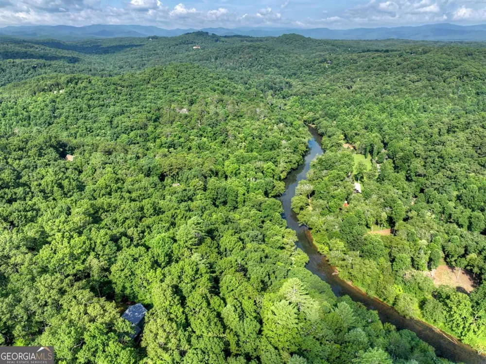 685 Cross CRK Mineral Bluff, GA 30559
