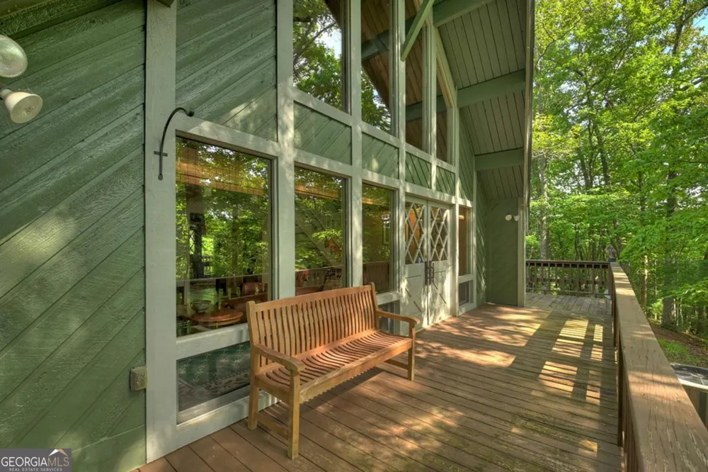 685 Cross CRK Mineral Bluff, GA 30559