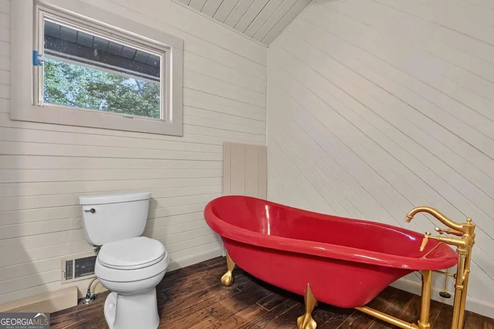 685 Cross CRK Mineral Bluff, GA 30559