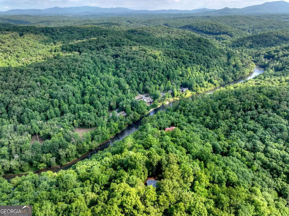 685 Cross CRK Mineral Bluff, GA 30559