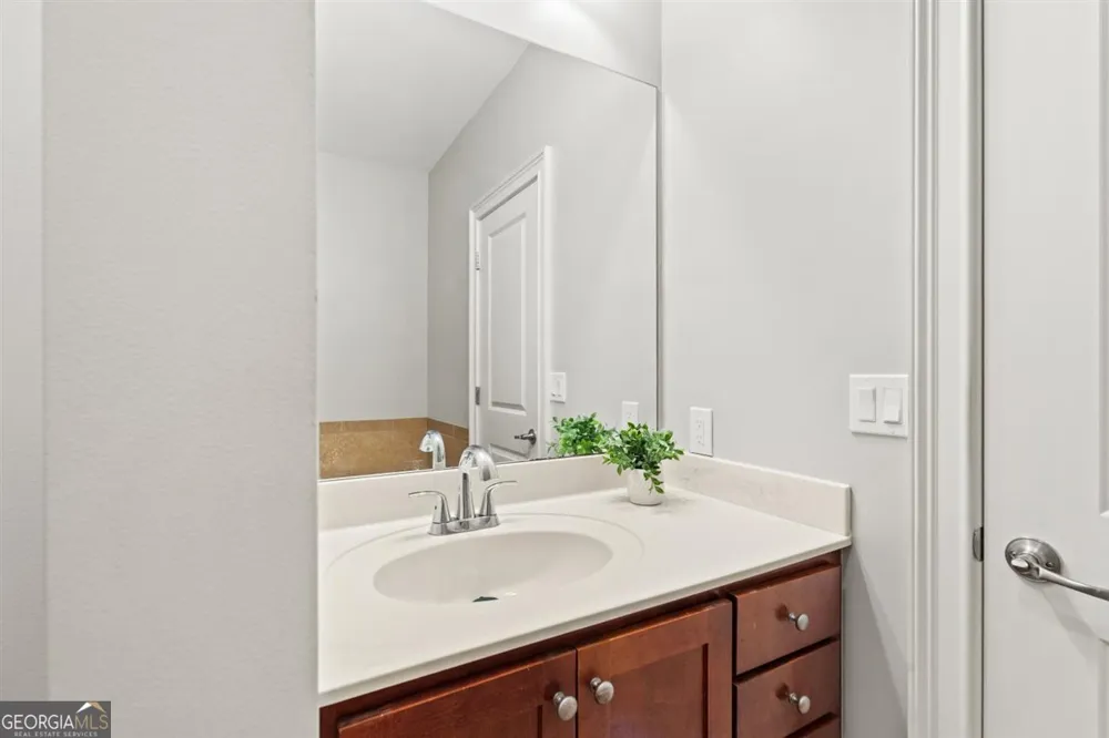 2704 Wander LN Alpharetta, GA 30022