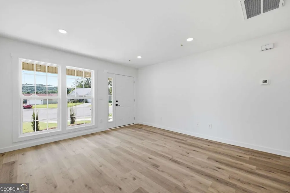 305 Legacy LN Calhoun, GA 30701