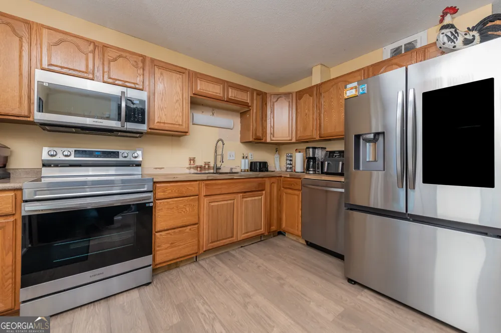 141 Stoneridge DR Warner Robins, GA 31088