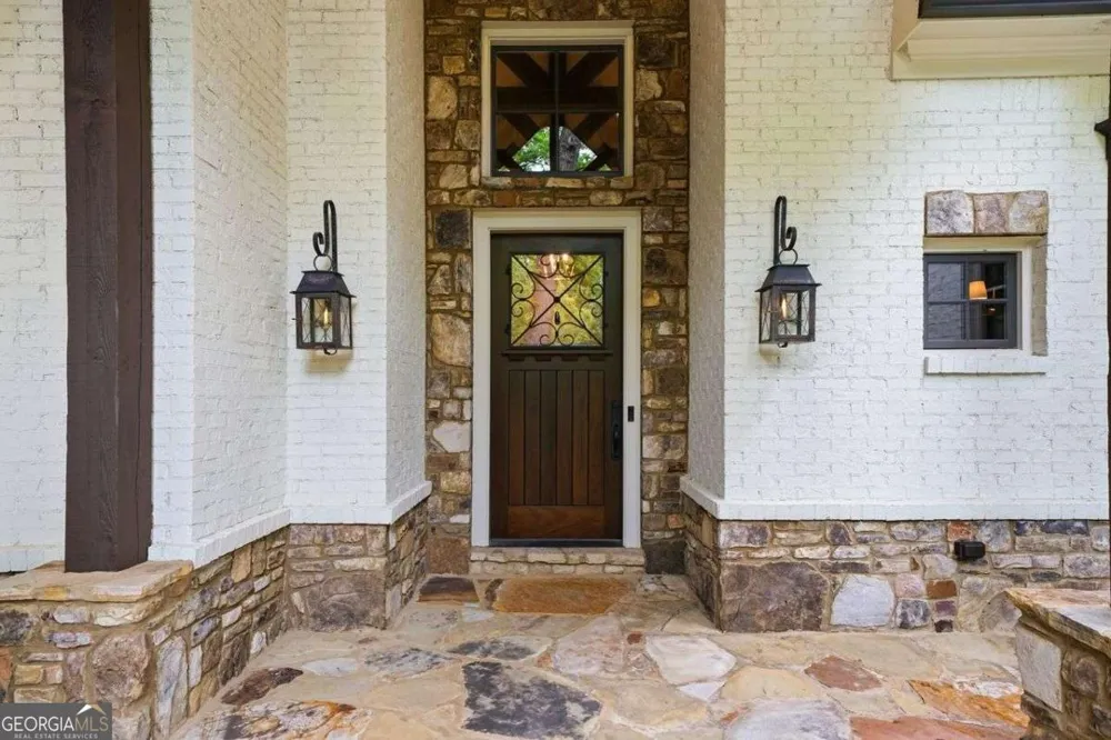 625 W Northway LN Sandy Springs, GA 30342