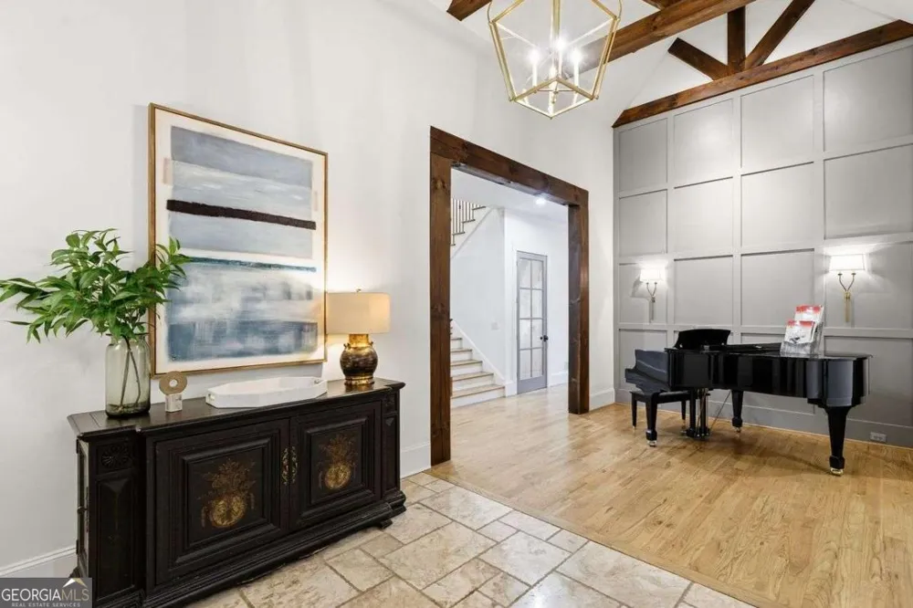 625 W Northway LN Sandy Springs, GA 30342