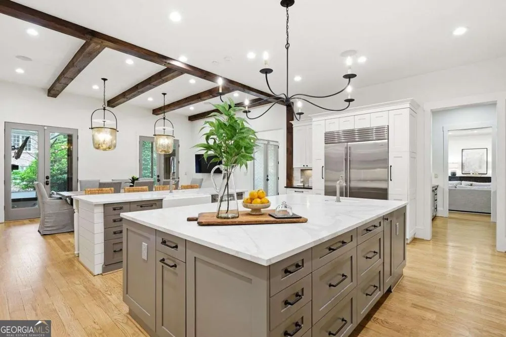 625 W Northway LN Sandy Springs, GA 30342