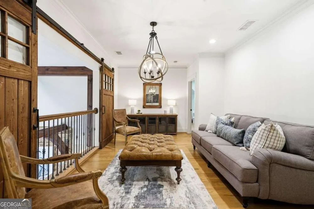 625 W Northway LN Sandy Springs, GA 30342