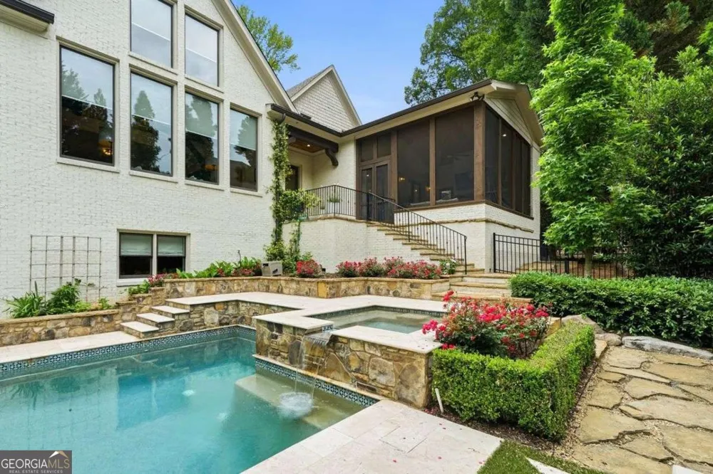 625 W Northway LN Sandy Springs, GA 30342