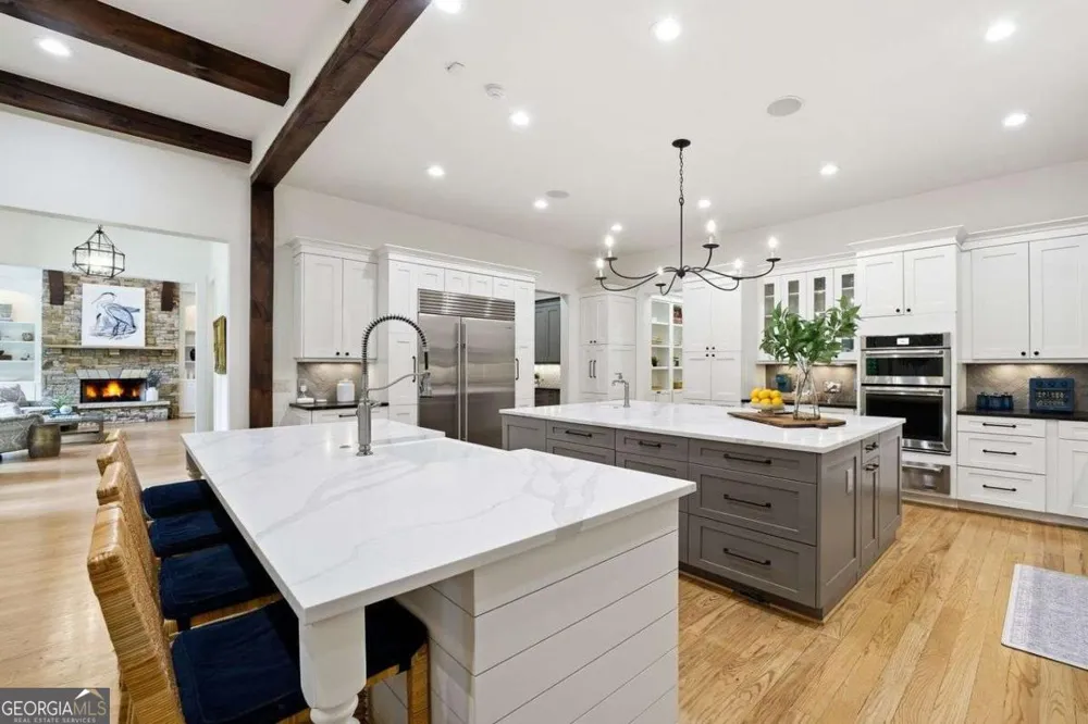 625 W Northway LN Sandy Springs, GA 30342